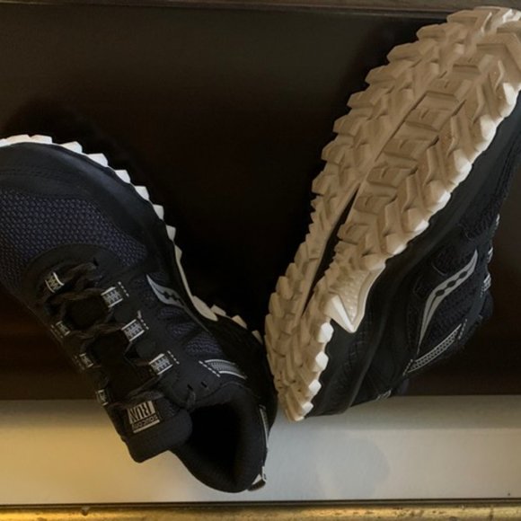 Sneakers - Picture 6 of 7